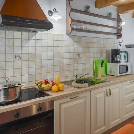 Casa Rustica In Matohanci - Haus Fuer 6 Personen Kanfanar