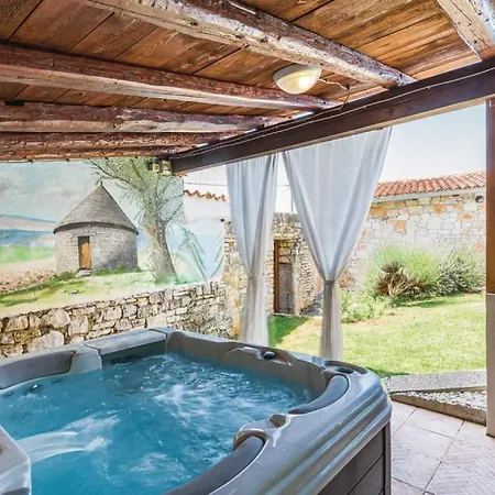 Casa Rustica In Matohanci - Haus Fuer 6 Personen